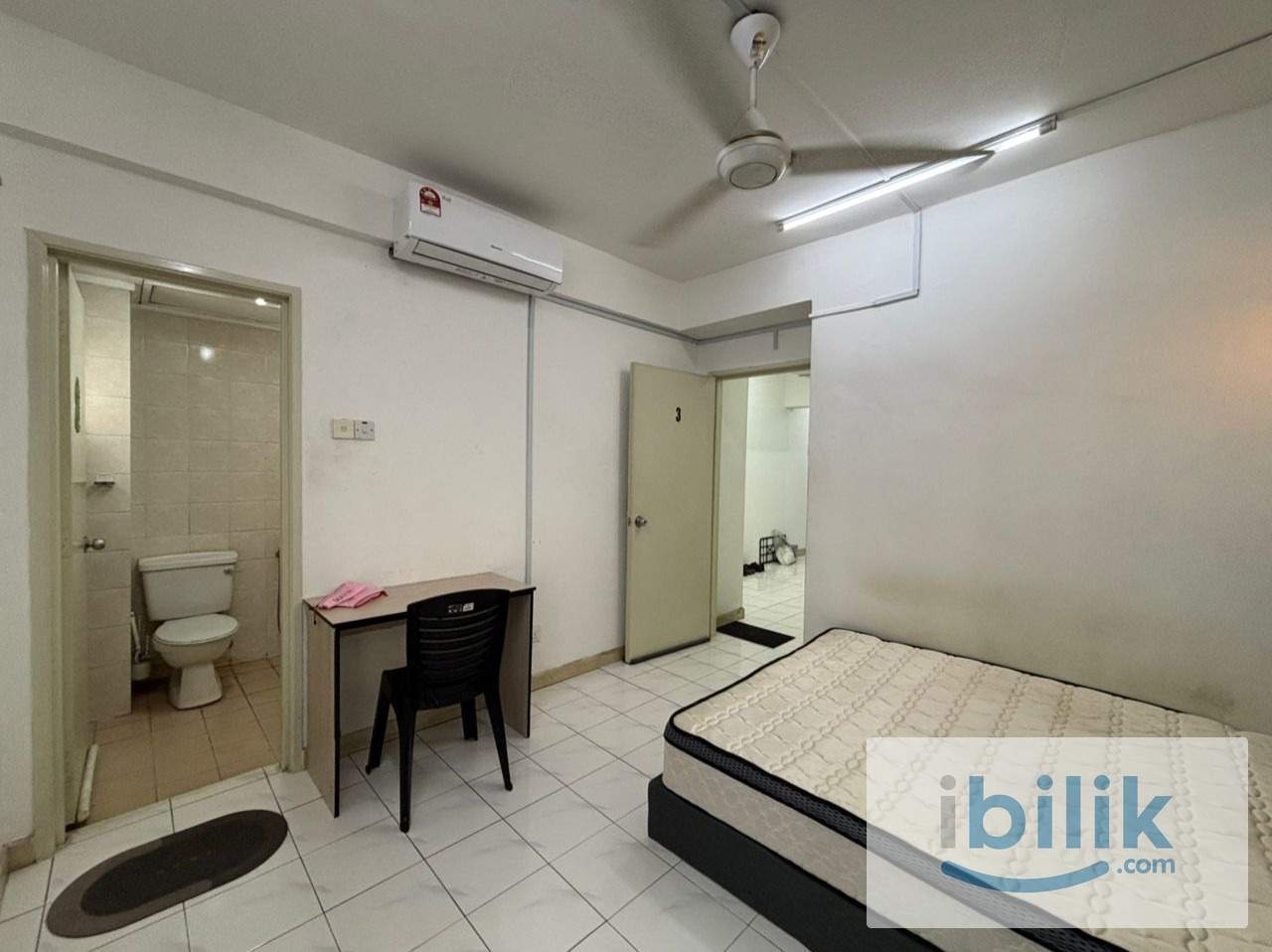 Master room at D'aman Crimson, 5 mins walk to LRT Lembah Subang, Near to Evolve & Citta Mall at Ara Damansara - Image 3