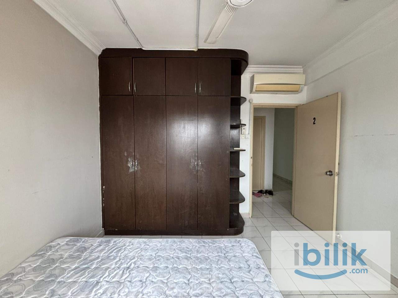 5 mins walks to LRT Lembah subang, Near Citta Mall, Evolve Mall & Subang Airport, Middle room with fan for rent at D' - Image 2