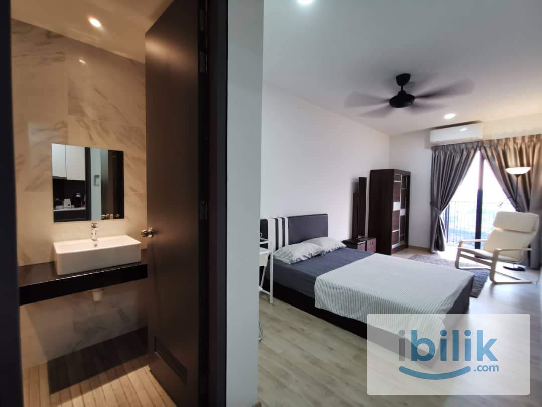 Aug Move in!! Master room, 3mins drive to Segi, 8mins drive to Sunway Giza, Bus to MRT KD, Doorstep to Jaya Grocer  - Image 1