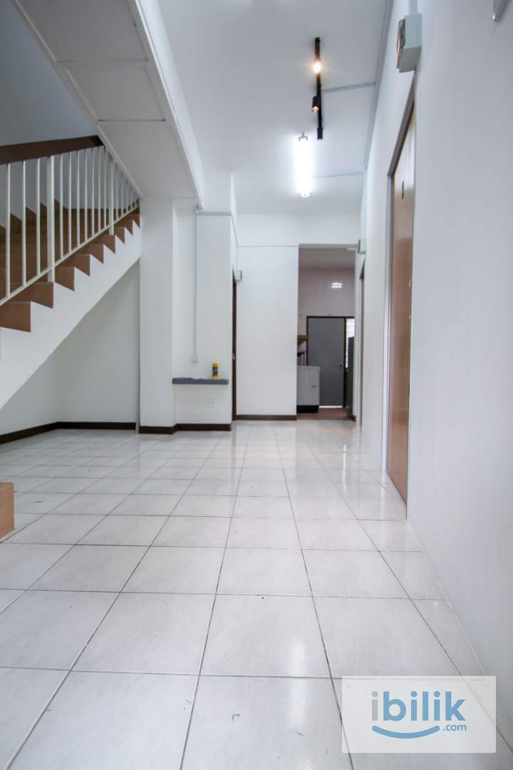 NEAR LRT PUCHONG PRIMA LANDED HOUSE ROOM WITH AC FOR RENT - Image 8