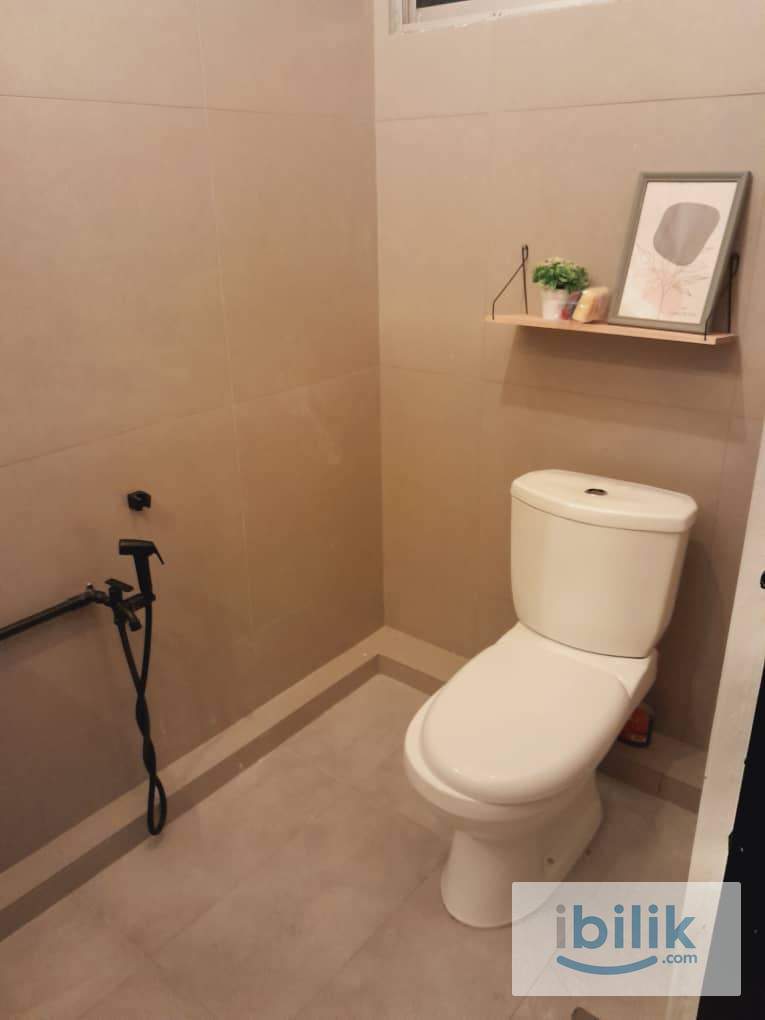 Ensuite Master bedroom with mountain view - Image 3