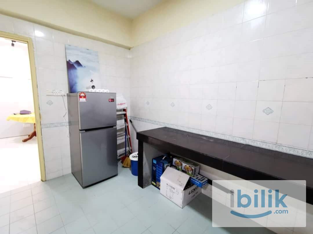 🚗Queen Size BIG Medium AC room, Female only, 8mins to Publika🚗 Duta Ria - Image 2
