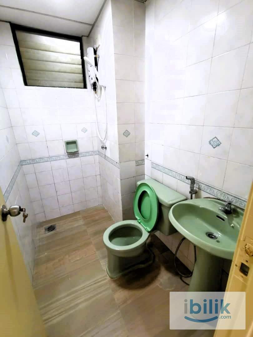 🚗Queen Size BIG Medium AC room, Female only, 8mins to Publika🚗 Duta Ria - Image 4