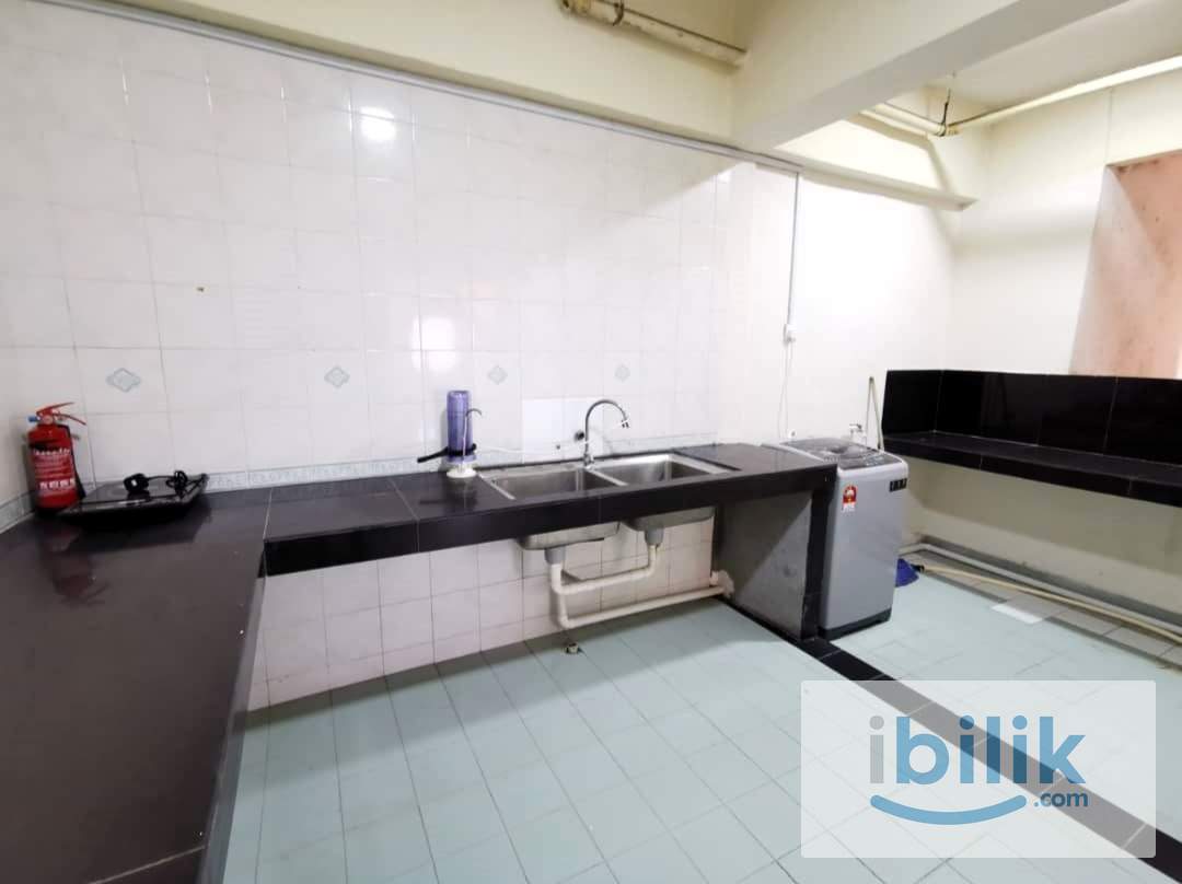 🚗Queen Size BIG Medium AC room, Female only, 8mins to Publika🚗 Duta Ria - Image 3
