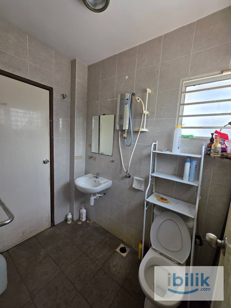🚗 10 mins to Sunway Pyramid & Sunway Lagoon-One month deposit 🌈 MASTER / MEDIUM / SINGLE Room Rent at USJ 11  - Image 5