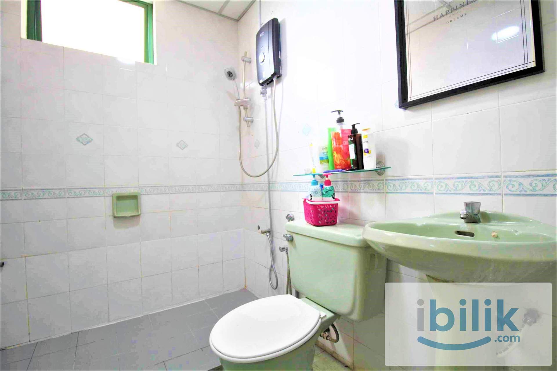 🚗Queen Size BIG Medium AC room, Female only, 8mins to Publika🚗 Duta Ria - Image 3
