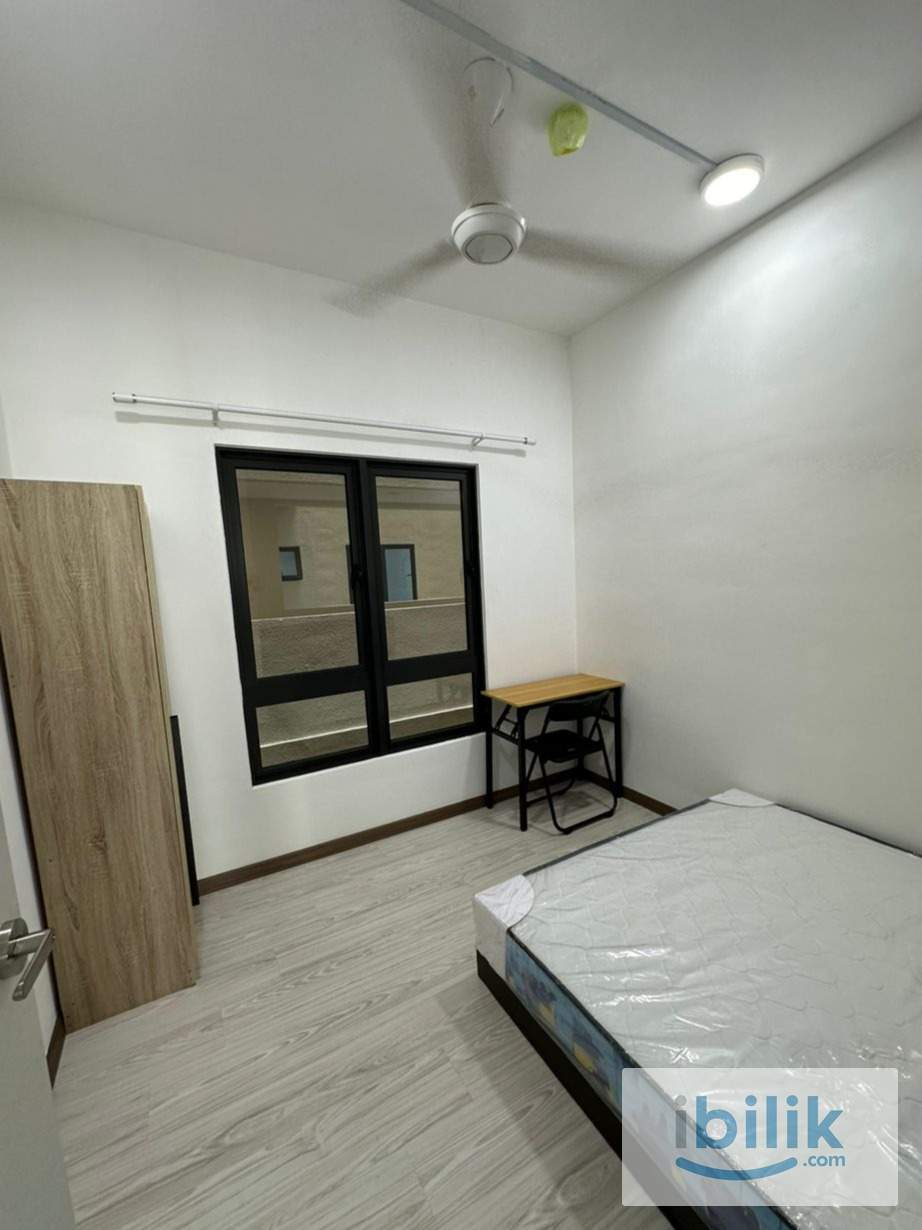 Middle Room For Rent @ M Oscar - Image 1