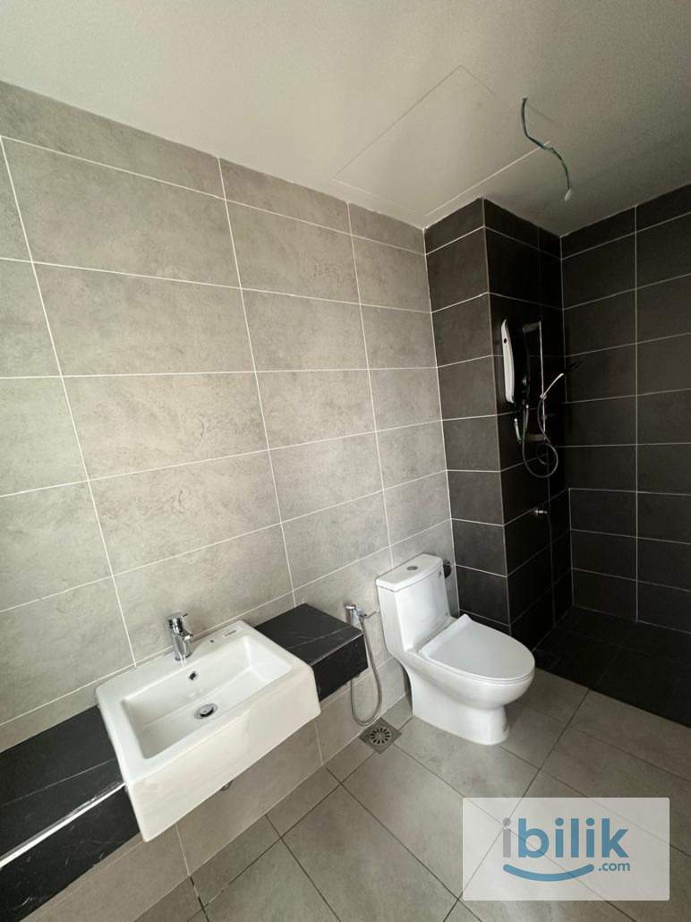 Middle Room For Rent @ M Oscar - Image 10
