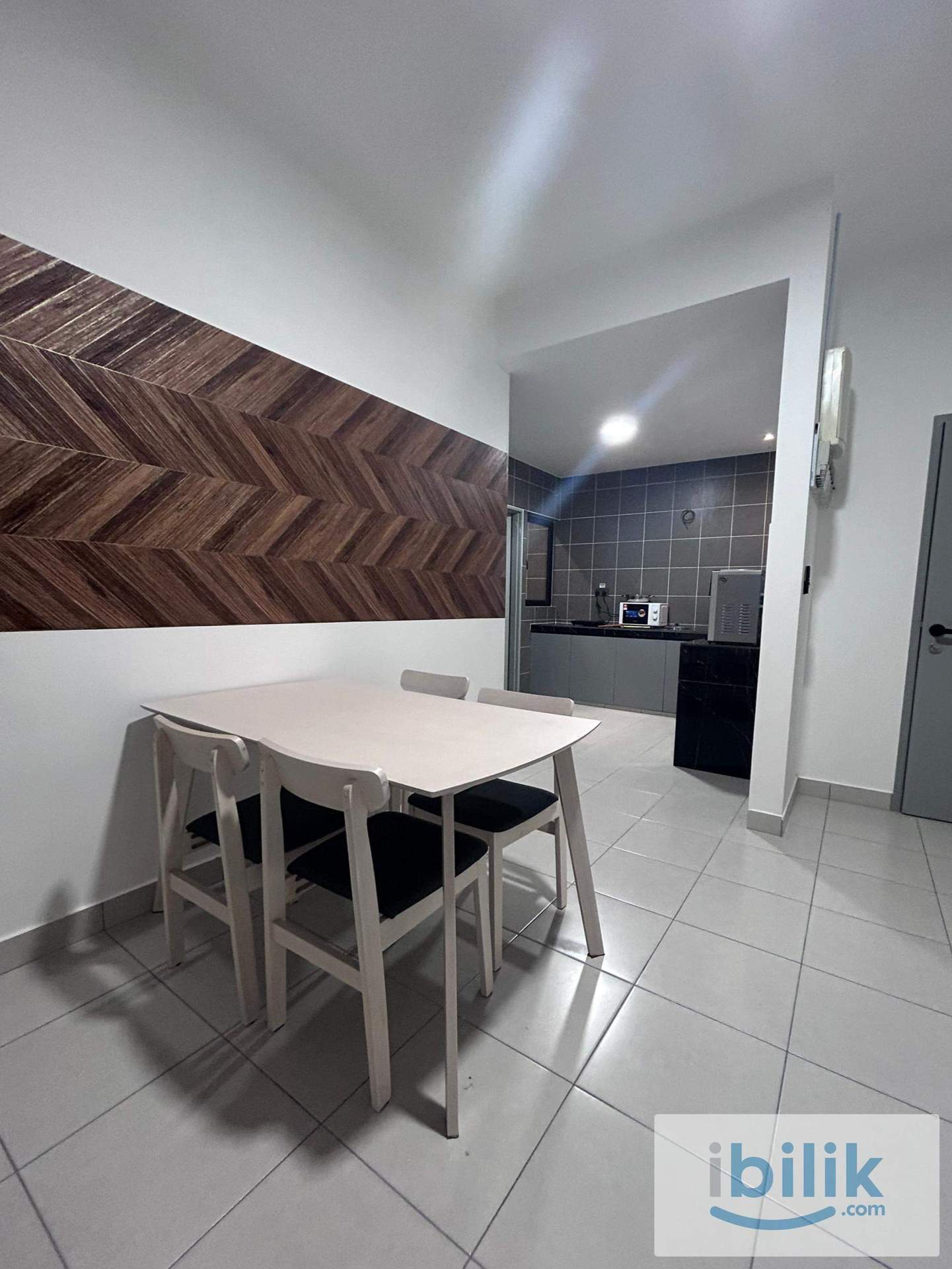 Netizen Middle room for rent - Image 4