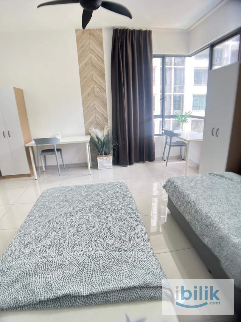 Riana South master room for rent - Image 1