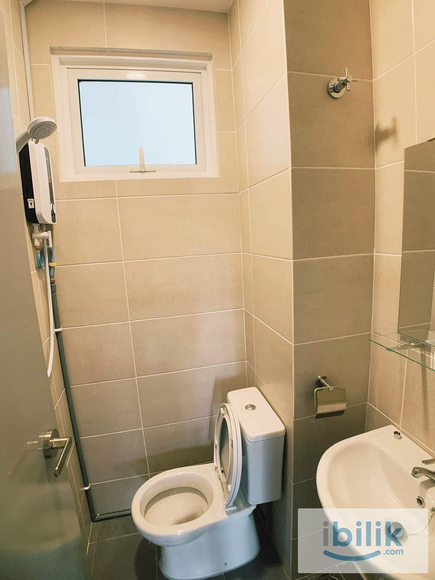 Riana South master room for rent - Image 7