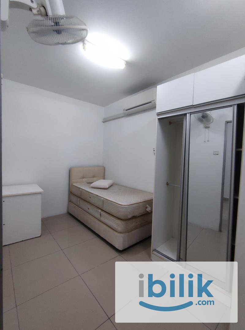 Domain 5 Middle Bedroom for Rent - Image 1