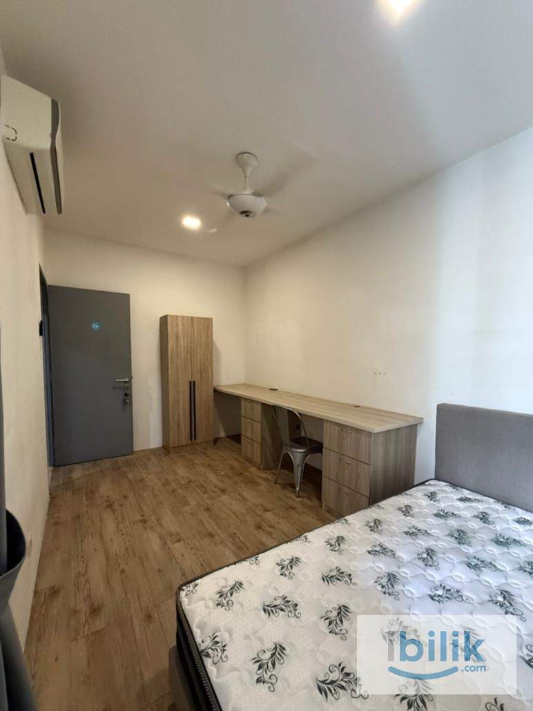 Lakefront Residences Private Bedroom for Rent - Image 3