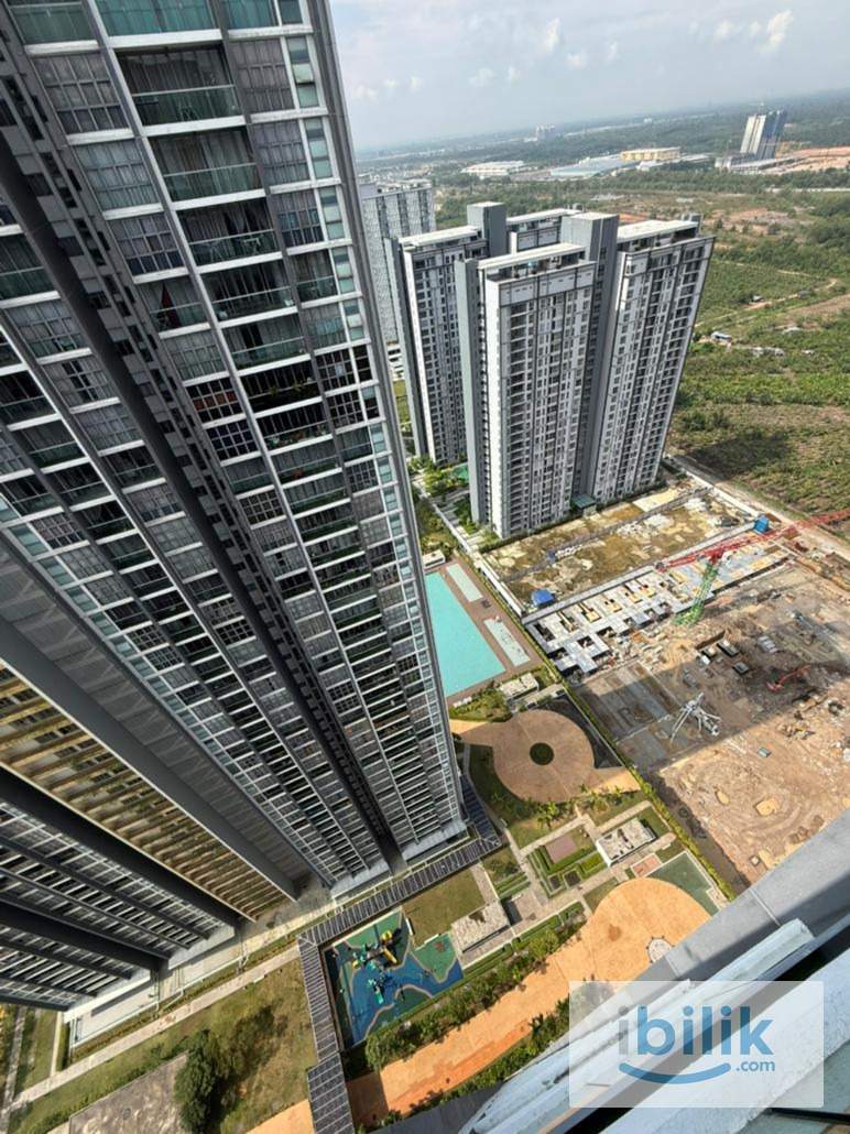 Lakefront Residences Private Bedroom for Rent - Image 8