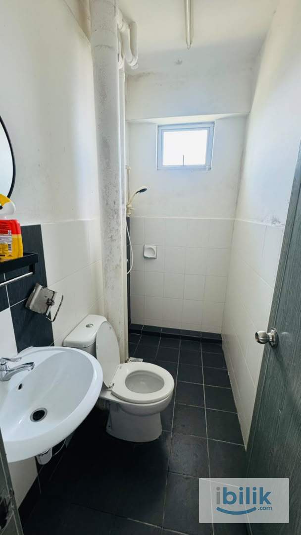 MALE URGENT !! Master Bedroom at Palma Laguna, Seberang Jaya Penang  - Image 5