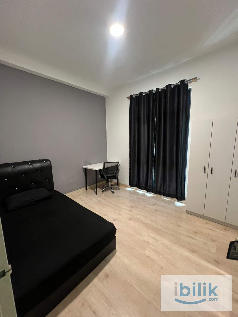 MEDIUM ROOM - Image 1