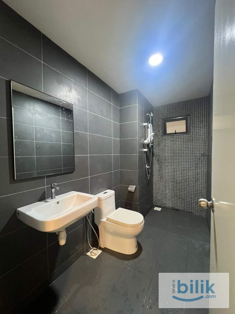 JUNIOR MEDIUM ROOM  - Image 6