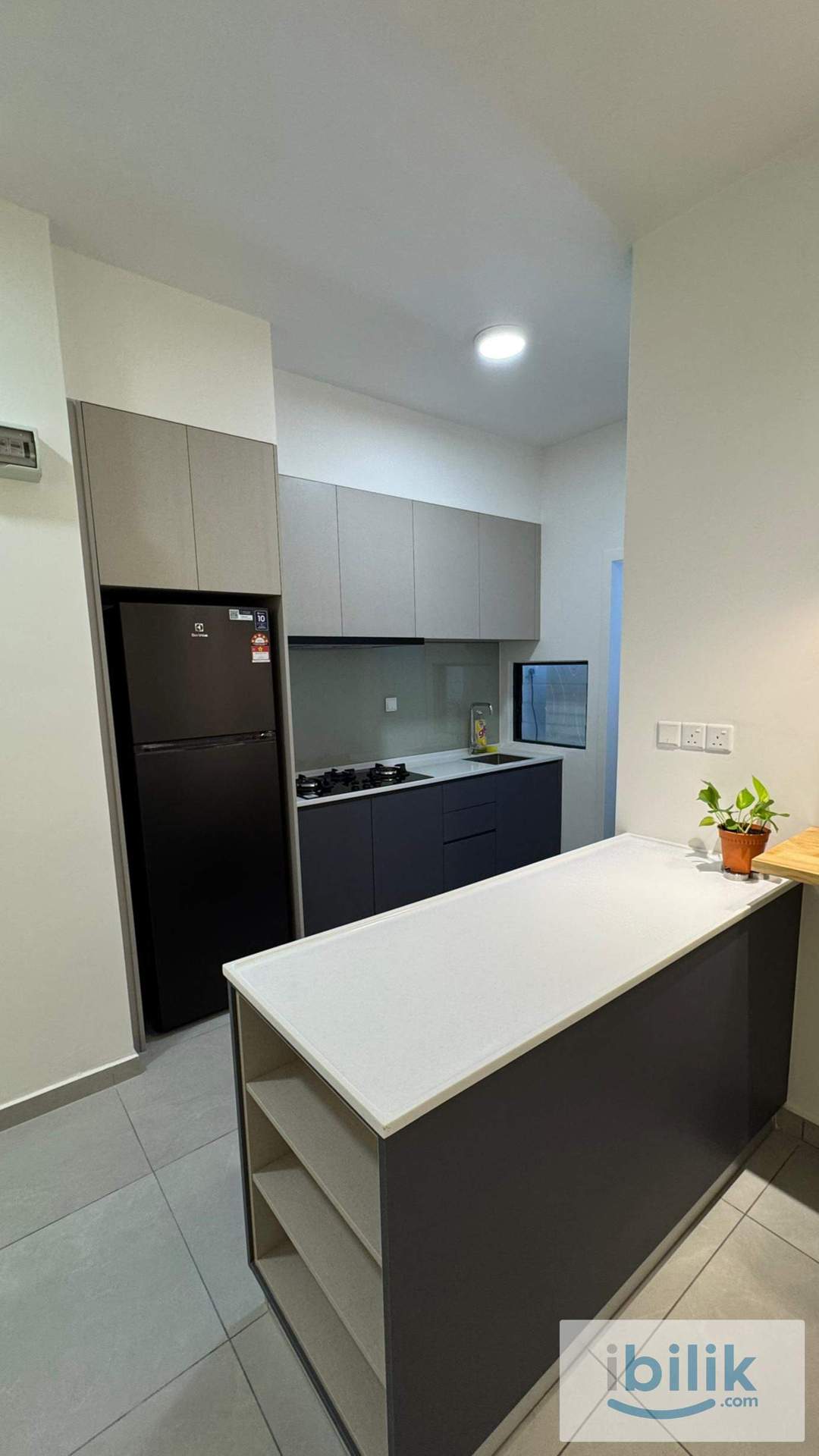 Medium Room - Image 5