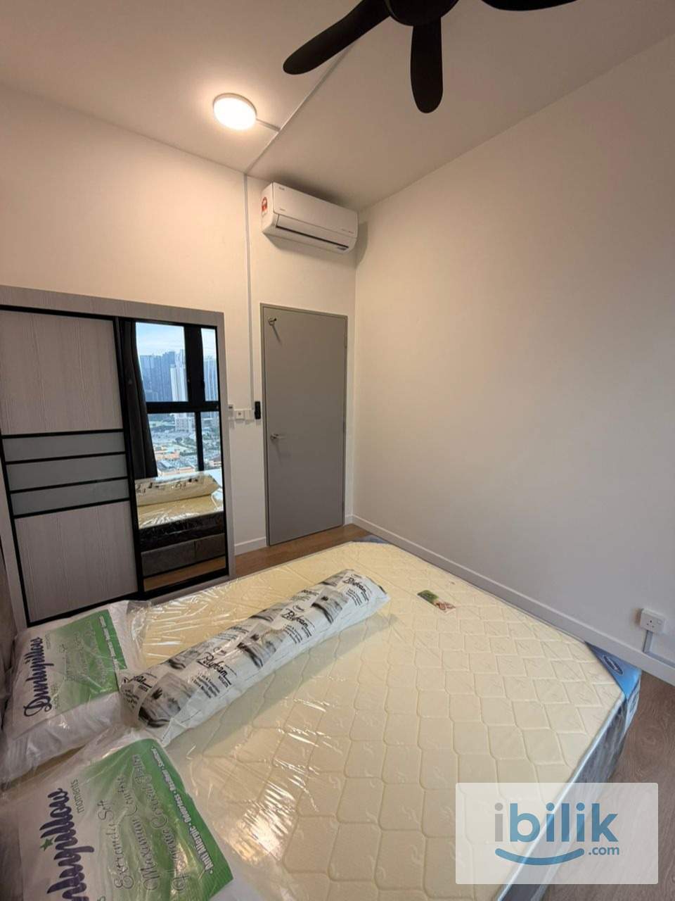 Middle Room - Image 2