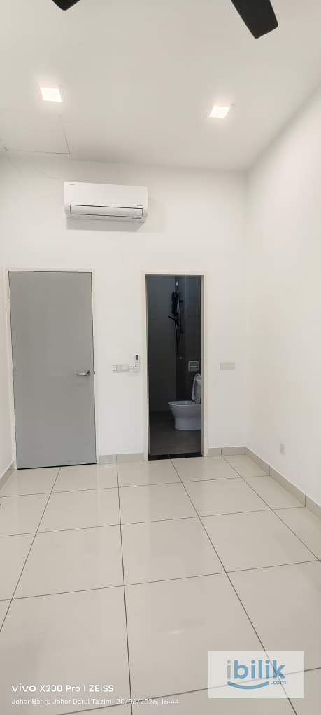Fully Furnished Common Room with Private Bathroom @ Setia Tropika Elata Haven - Image 4