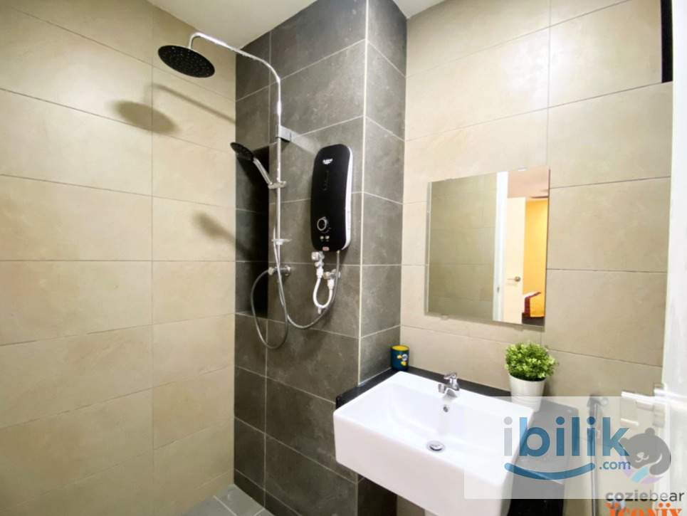 Middle Room at AraTre' Residences, Ara Damansara Next to LRT - Image 6