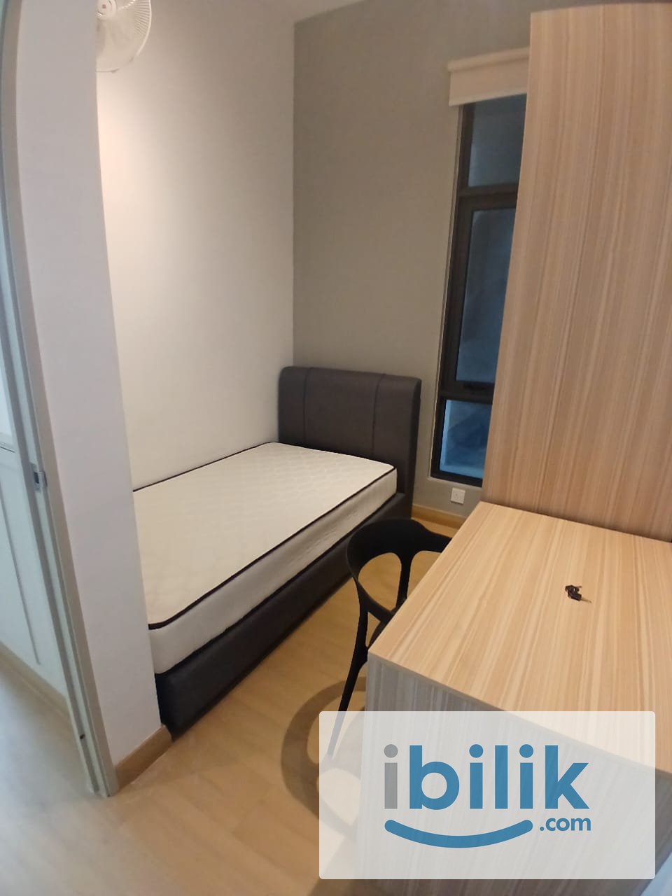 small room for rent - Image 1