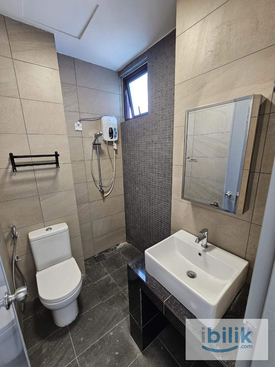 D Seven Master Room For Rent - Image 4