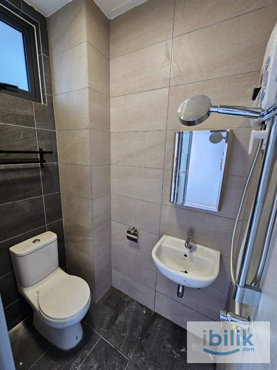 D Seven Second Small Room For Rent - Image 2