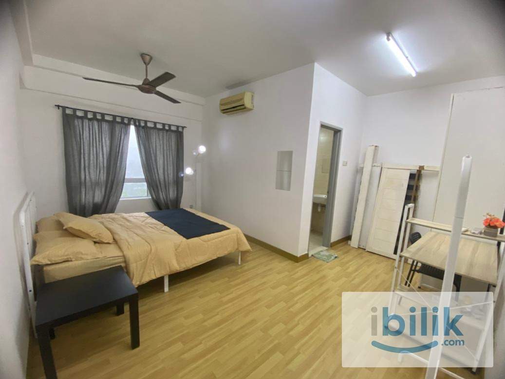 Actual Picture Comfy Master Room Private Bathroom Good View🚶🏻 Walk to MRT Kota Damansara/Segi🧹Weekly Cleaning Free Wifi - Image 1