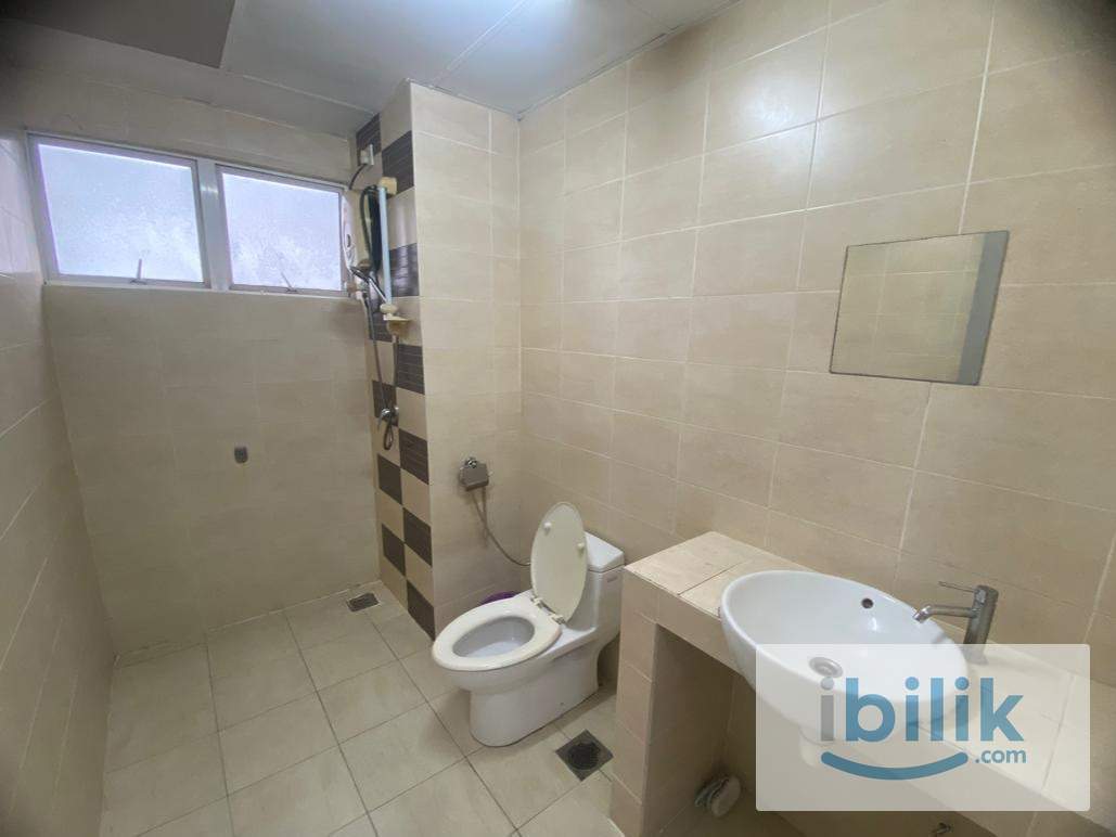 Actual Picture Comfy Master Room Private Bathroom Good View🚶🏻 Walk to MRT Kota Damansara/Segi🧹Weekly Cleaning Free Wifi - Image 3