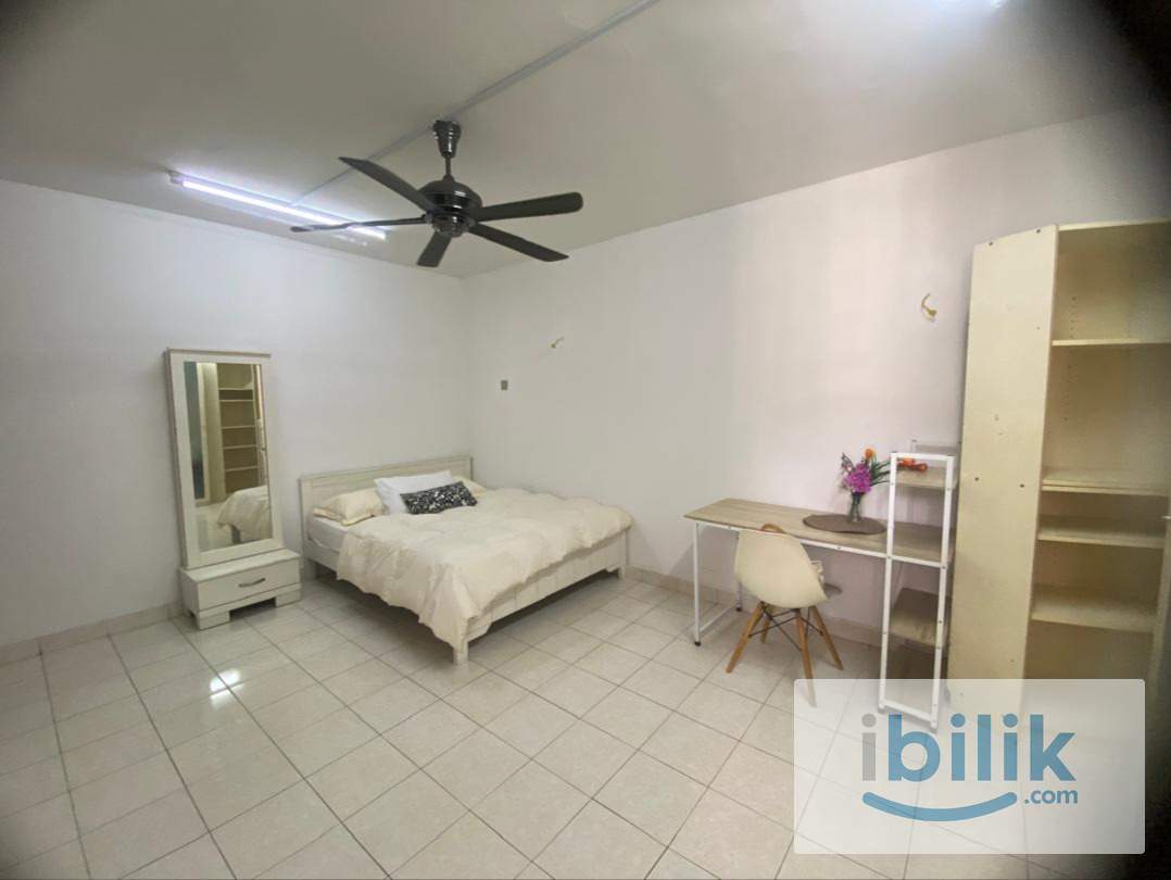 Perfect Male Big Middle Room Ample Space🚶🏻 Walk to MRT Surian🏊🏼 Weekly Cleaning🧹Free Wifi Optional Parking - Image 2