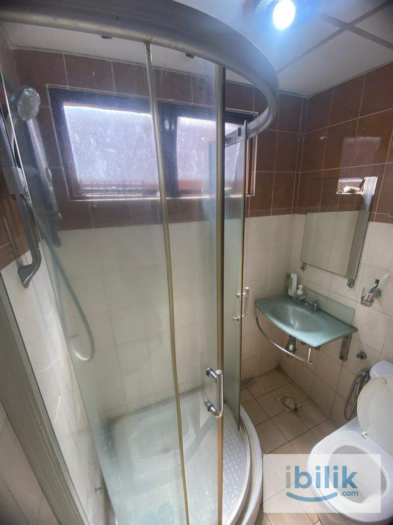 Perfect Male Big Middle Room Ample Space🚶🏻 Walk to MRT Surian🏊🏼 Weekly Cleaning🧹Free Wifi Optional Parking - Image 4