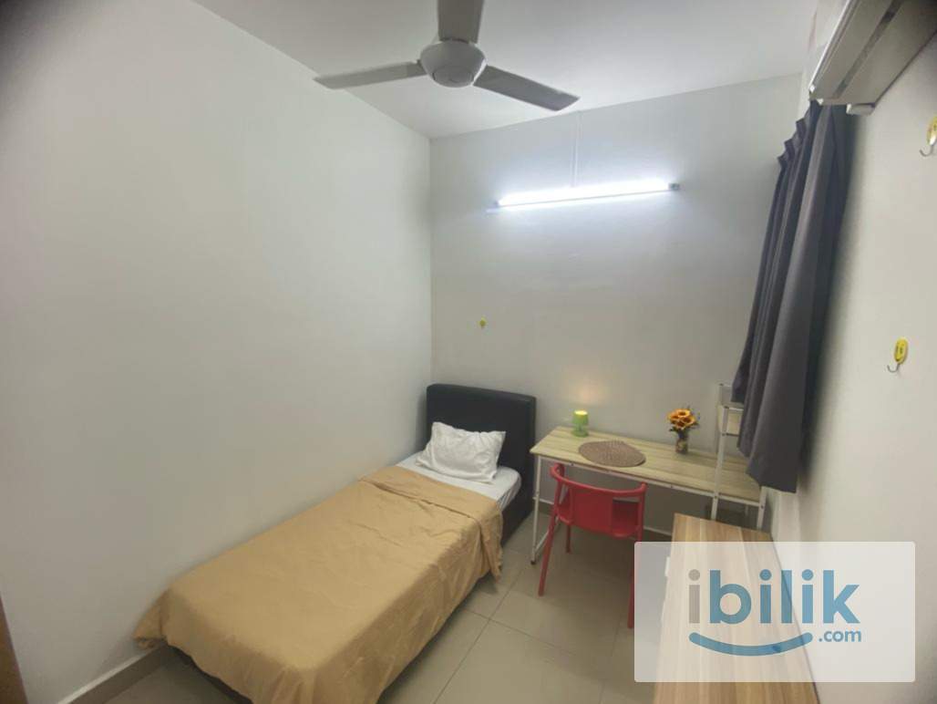 Nicely Furnished Room 🚶🏻Easy Walk to LRT Ara Damansara 🏊🏼 Weekly Cleaning & Free Wifi Parking Optional - Image 1