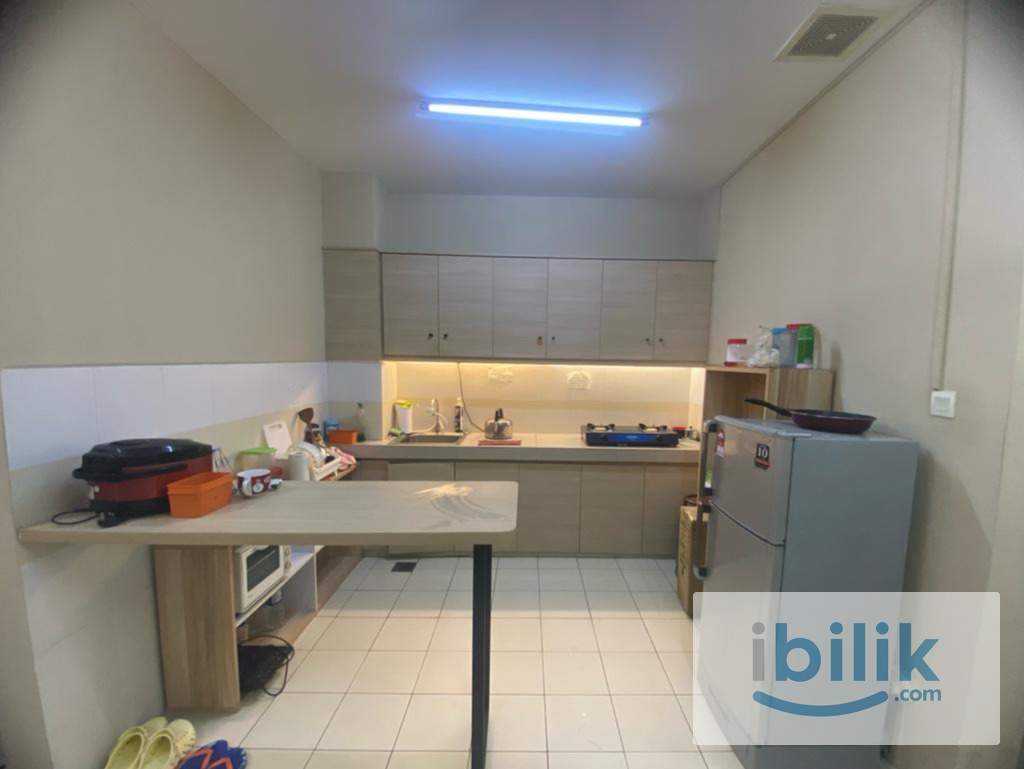 Nicely Furnished Room 🚶🏻Easy Walk to LRT Ara Damansara 🏊🏼 Weekly Cleaning & Free Wifi Parking Optional - Image 4