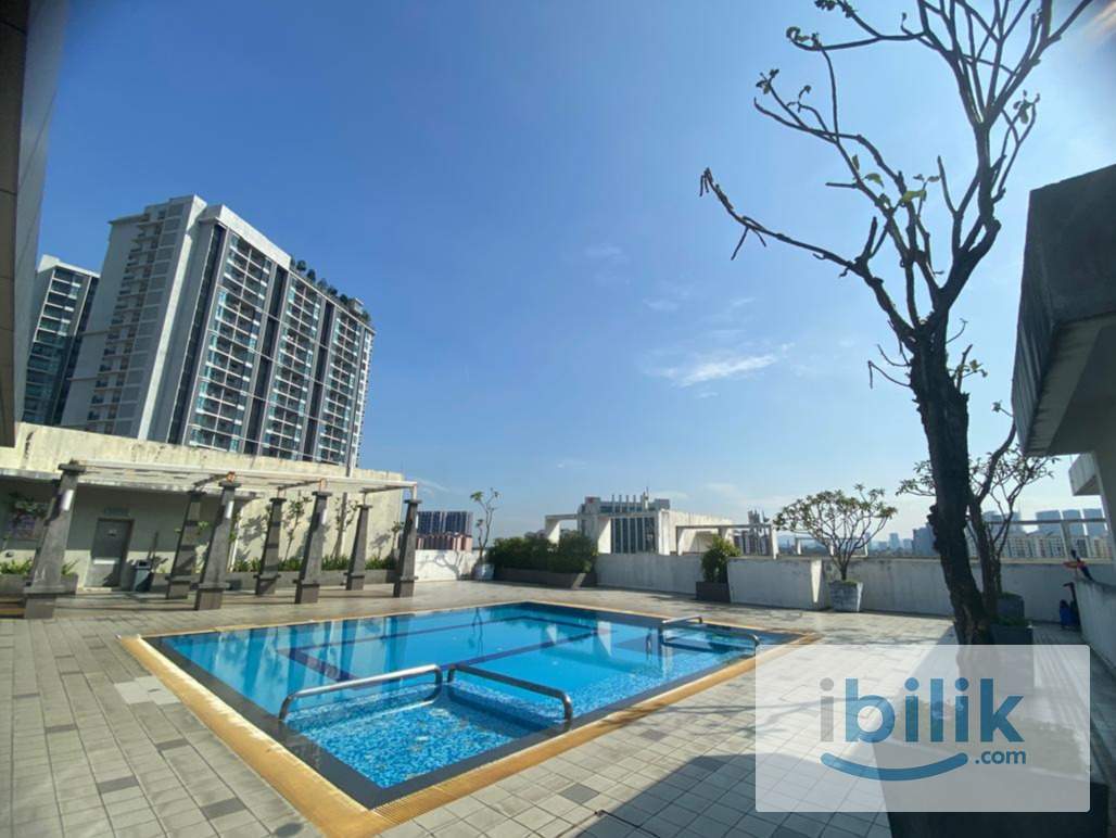 Nicely Furnished Room 🚶🏻Easy Walk to LRT Ara Damansara 🏊🏼 Weekly Cleaning & Free Wifi Parking Optional - Image 5