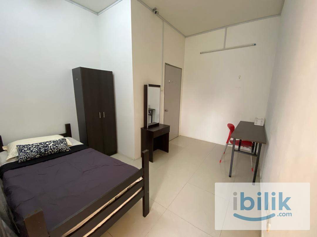Block D Balcony Room🚶🏻Walk to MRT Bandar Utama🏊🏼 Weekly Cleaning & Free Wifi - Image 2