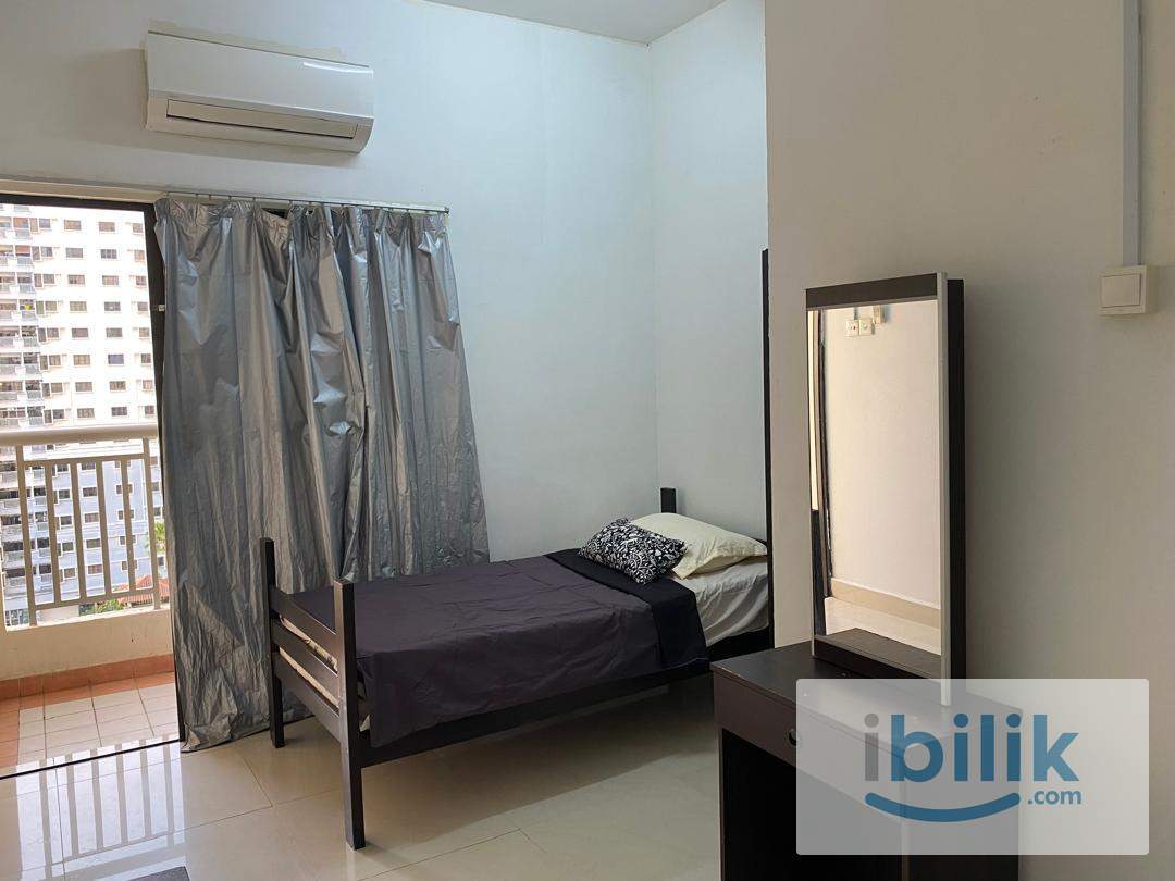 Block D Balcony Room🚶🏻Walk to MRT Bandar Utama🏊🏼 Weekly Cleaning & Free Wifi - Image 1