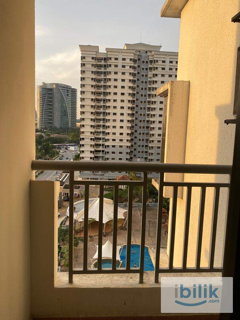 Block D Balcony Room🚶🏻Walk to MRT Bandar Utama🏊🏼 Weekly Cleaning & Free Wifi - Image 3