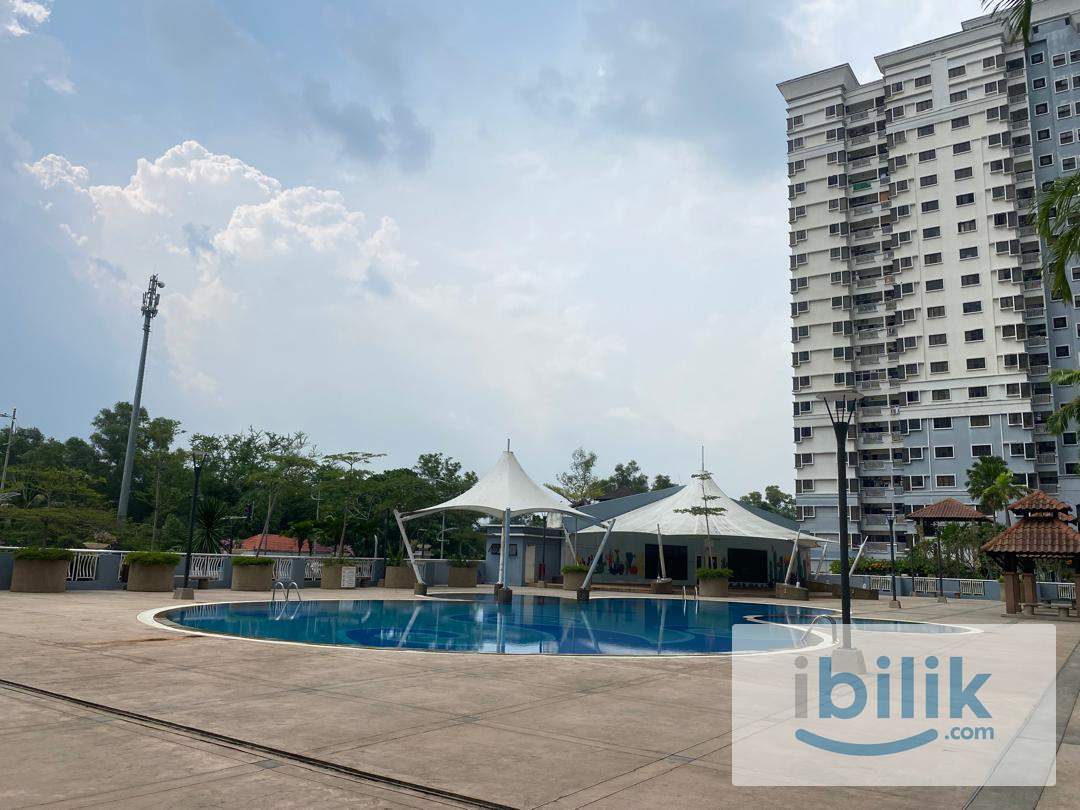 Block D Balcony Room🚶🏻Walk to MRT Bandar Utama🏊🏼 Weekly Cleaning & Free Wifi - Image 5