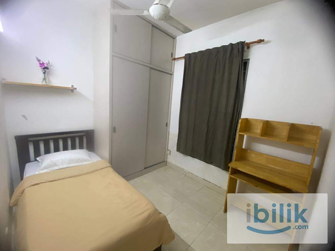 Resort Style Condo 🌇 Male Furnished Room🚶🏻 Opposite MRT Surian/IOI Damansara 🌇🧹Weekly Cleaning & Free Wifi - Image 1