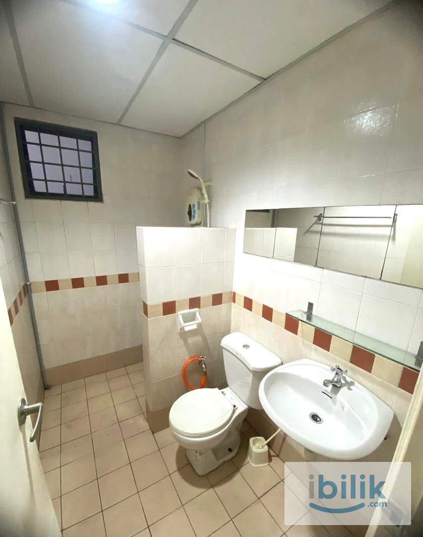 Resort Style Condo 🌇 Male Furnished Room🚶🏻 Opposite MRT Surian/IOI Damansara 🌇🧹Weekly Cleaning & Free Wifi - Image 3