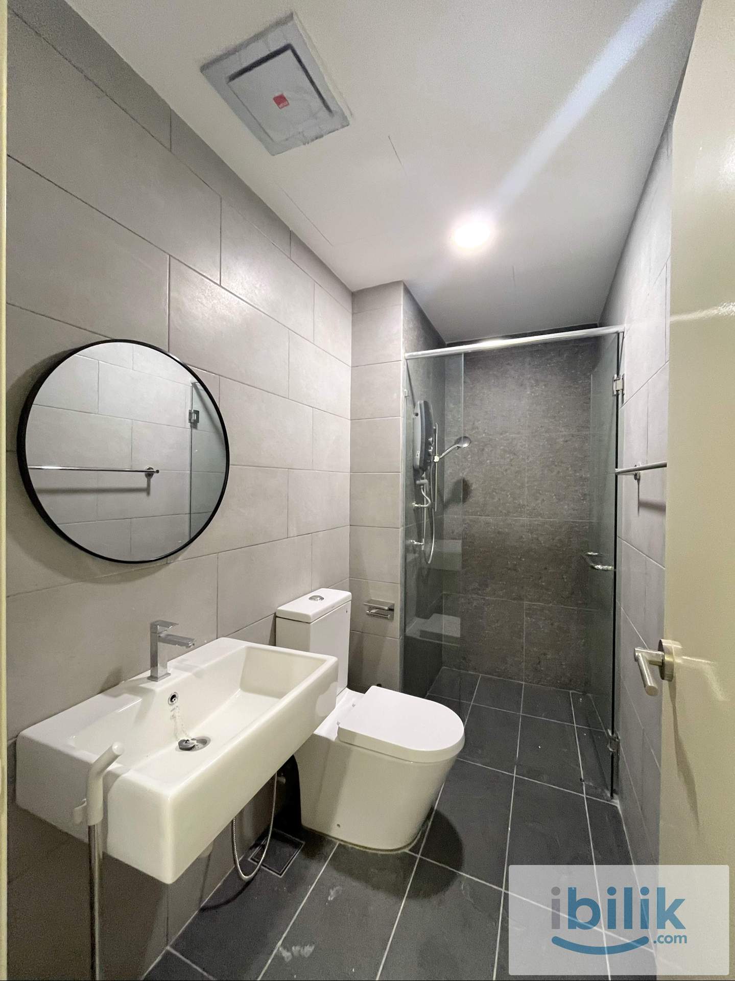 FREE UTILITIES,Private single room at Meta Residence, 3min walk to MRT - Image 4