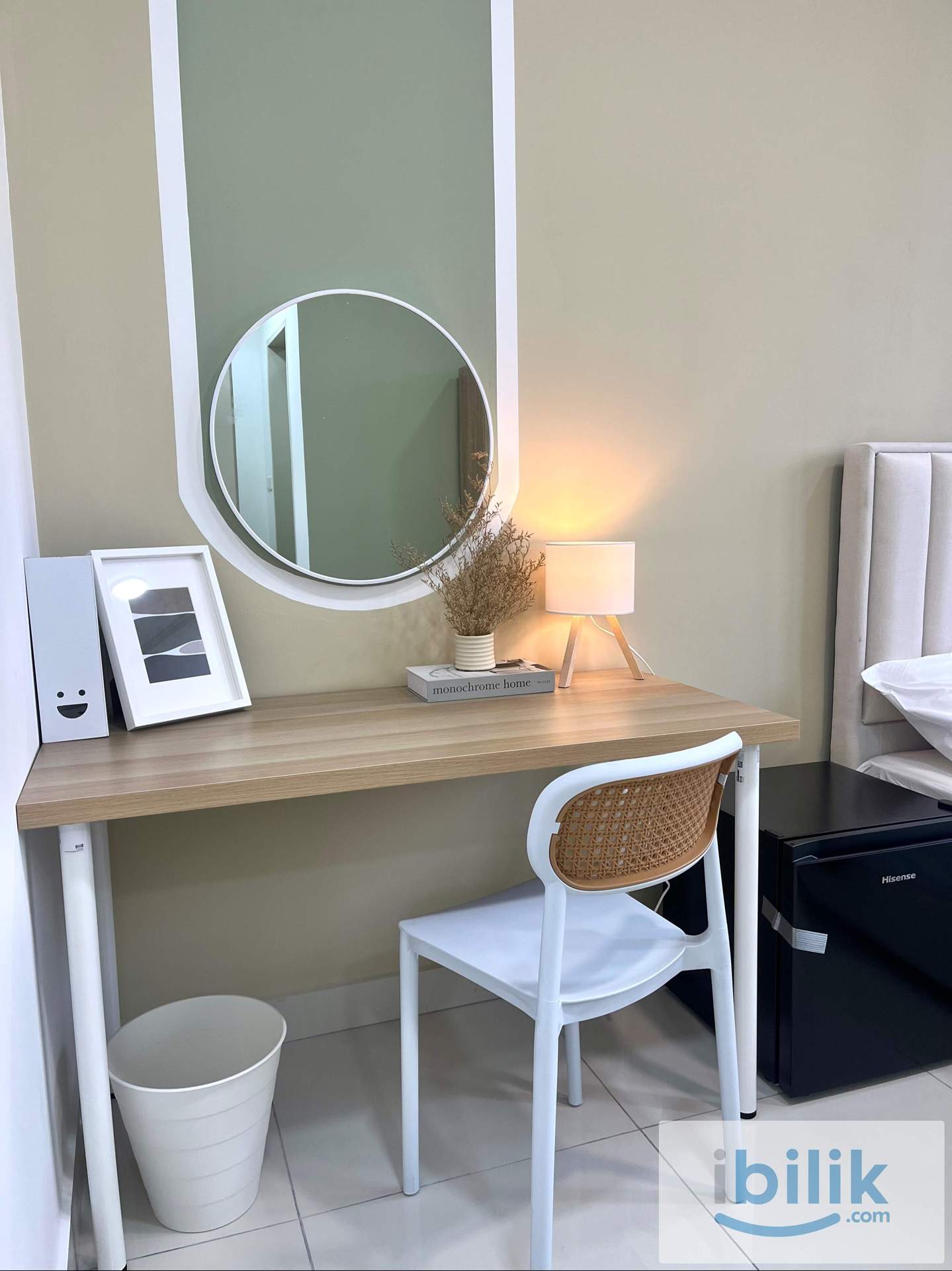 2min walk to MRT Taman Pertama , Fully Furnished Master Room - Image 4
