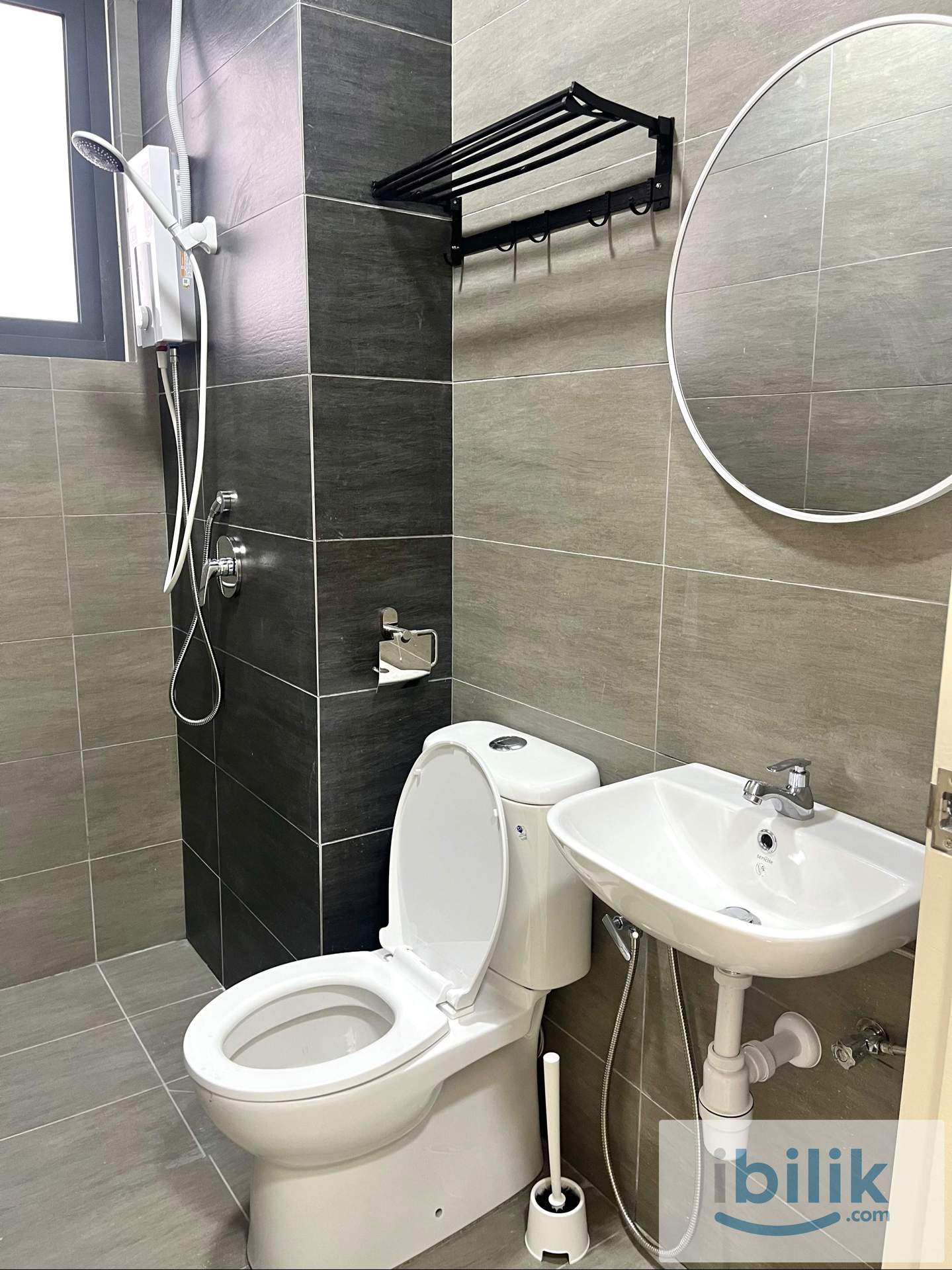 2min walk to MRT Taman Pertama , Fully Furnished Master Room - Image 7