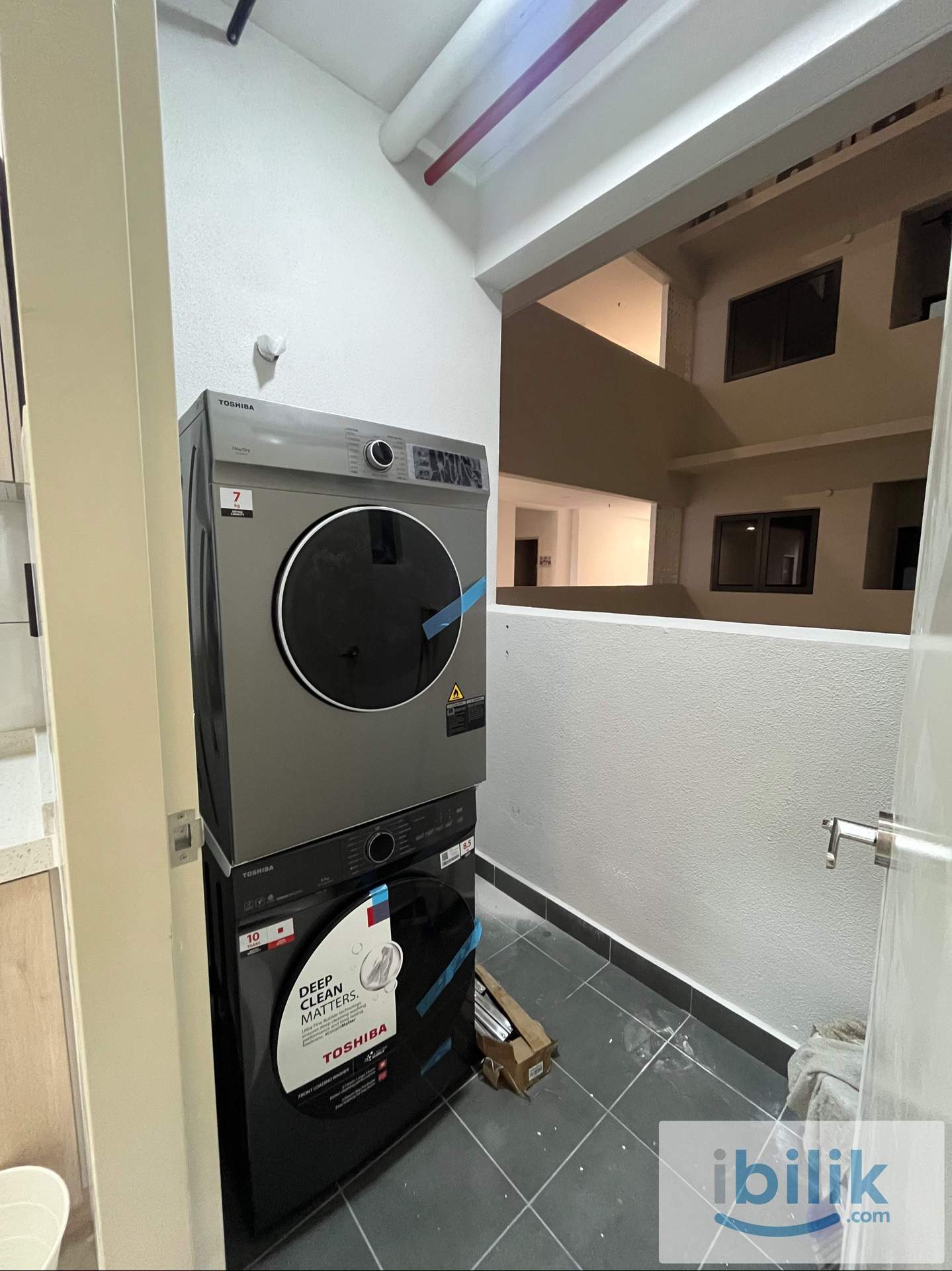 2min walk to MRT Taman Pertama , Fully Furnished Master Room - Image 9