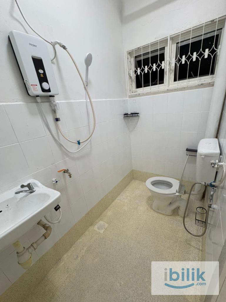 Klang Single Room 5 Shared Bathroom (LADIES only Co-Living Space) - Image 1