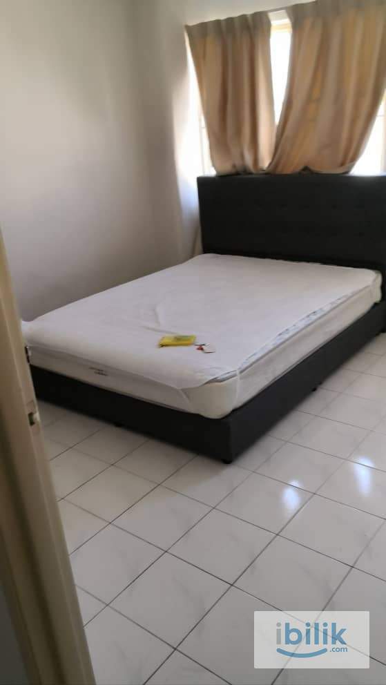 Master room at D'aman Crimson near LRT Lembah Subang, Ara Damansara, Eve Suite, Citta mall, Evolve Mall - Image 6