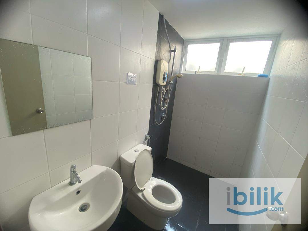 Actual Picture Clean Furnished Room for Male 🚶🏻Walk to LRT Ara Damansara 🏊🏼 Weekly Cleaning & Free Wifi - Image 3