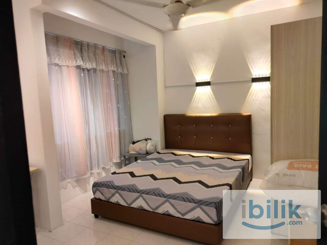Master Room at Double Storey Tpwnhouse Batu Lanchang Fully Furnished - Image 7
