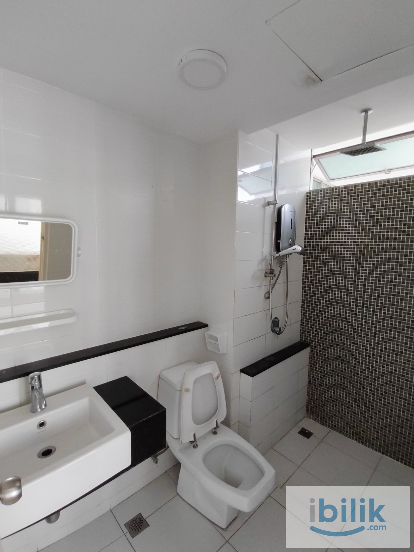 All Season Park furnished Aircond Master room included utilities - Image 5